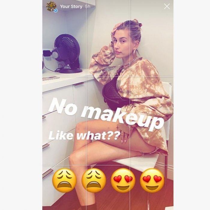 «Το να δημοσιεύεις φωτογραφίες της γυναίκας σου είναι κάτι το εκπληκτικό. Δεν είναι μόνο για να την καθησυχάσω αλλά και για να καταλάβει ο κόσμος κάποια πράγματα. Δεν αναγκάζω κανέναν να βλέπει τις φωτογραφίες. Εσύ με ακολουθείς. Μήπως να μην γράφω και τρ