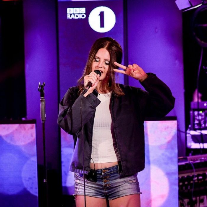 H Lana Del Ray επισκέφθηκε το «BBC Live Lounge»  και μέσα σε όλα τα τραγούδια που ερμήνευσε ήταν και ένα από τα αγαπημένα σου κομμάτια.
