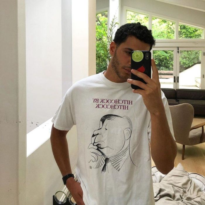 Είναι μοντέλο και τραγουδιστής. 
