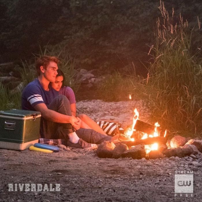 Και το καστ της σειράς θέλει με κάποιον τρόπο να τον τιμήσει. 