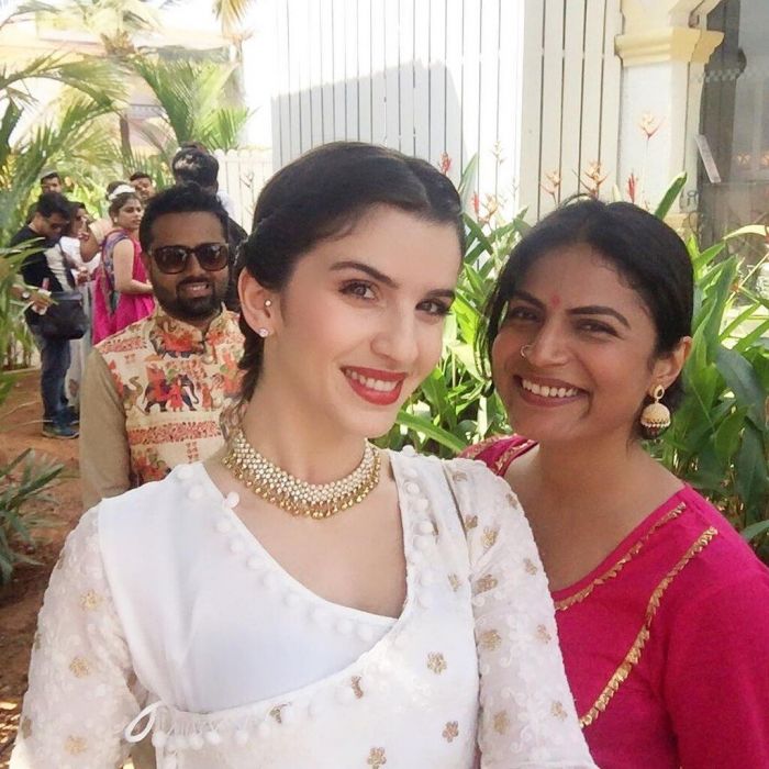 Διαγωνιζόμενη του GNTM τρελά ερωτευμένη και σε σχέση με πασίγνωστο Ινδό σταρ του Bollywood