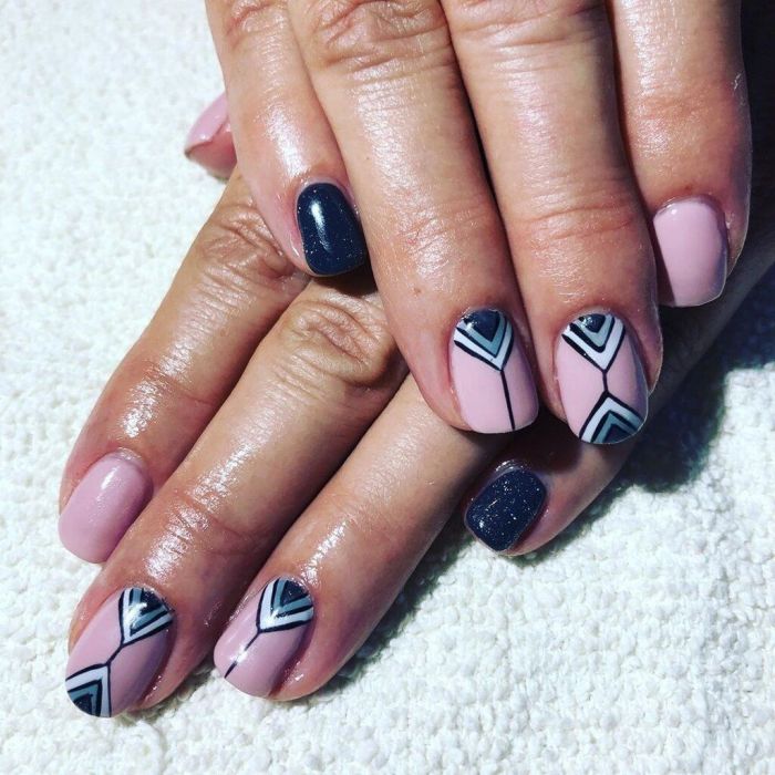 Geometry mani: Αν θες να εντυπωσιάσεις, αυτό το μανικιούρ πρέπει να κάνεις ASAP.