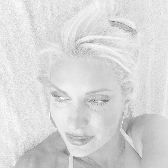 Τα μεγάλα γαλάζια της μάτια 