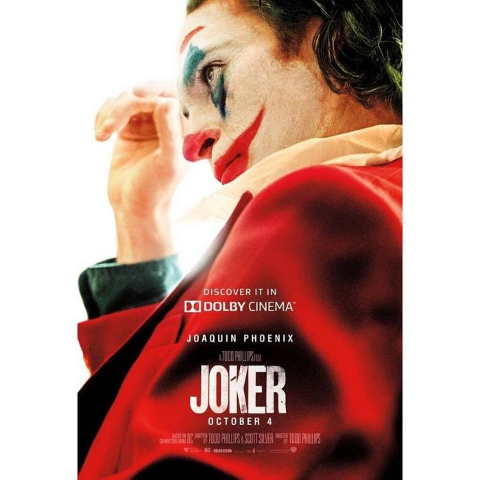 Σε μερικές σκηνές, μάλιστα, έπρεπε να κάνει ο ίδιος το μακιγιάζ του, γι’ αυτό σχεδιάστηκε ένα makeup που μπορούσε να κάνει ο καθένας. Η makeup artist του έδειξε τον τρόπο κι από εκεί και πέρα το έπαιρνε πάνω του.