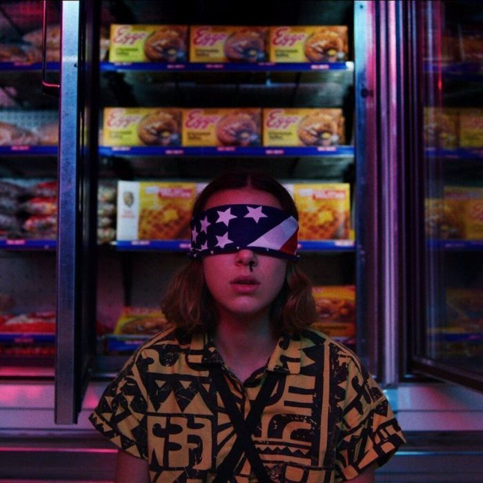 Ο Brett Gelman (Murray) ευχήθηκε στους fans μια χαρούμενη Stranger Things μέρα και τους ευχαρίστησε που είναι οι καλύτεροι θαυμαστές σε όλο τον κόσμο.