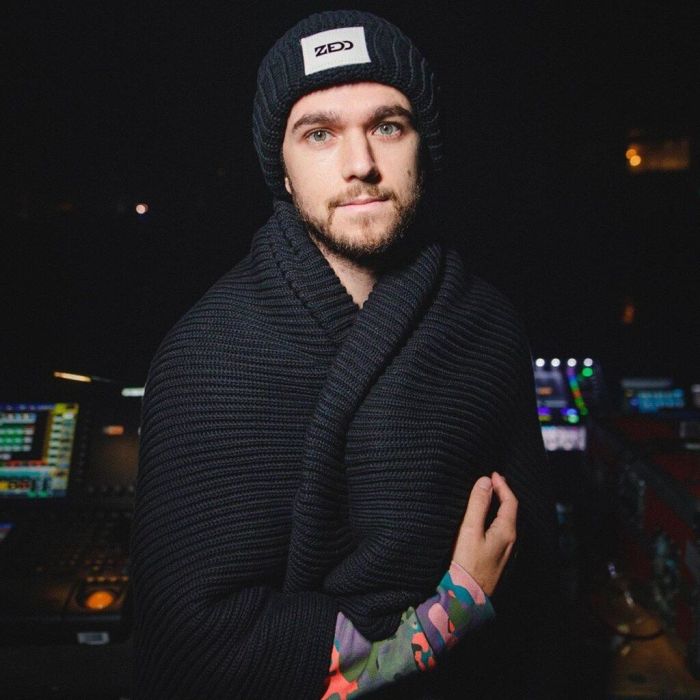Zedd – 2015: Η Selena ήταν με τον παραγωγό Zedd από τις αρχές της χρονιάς και για τρεις μήνες, με τον ίδιο να ανεβάζει μία φωτογραφία της τραγουδίστριας ξαπλωμένης σε κρεβάτι στο Instagram του.
