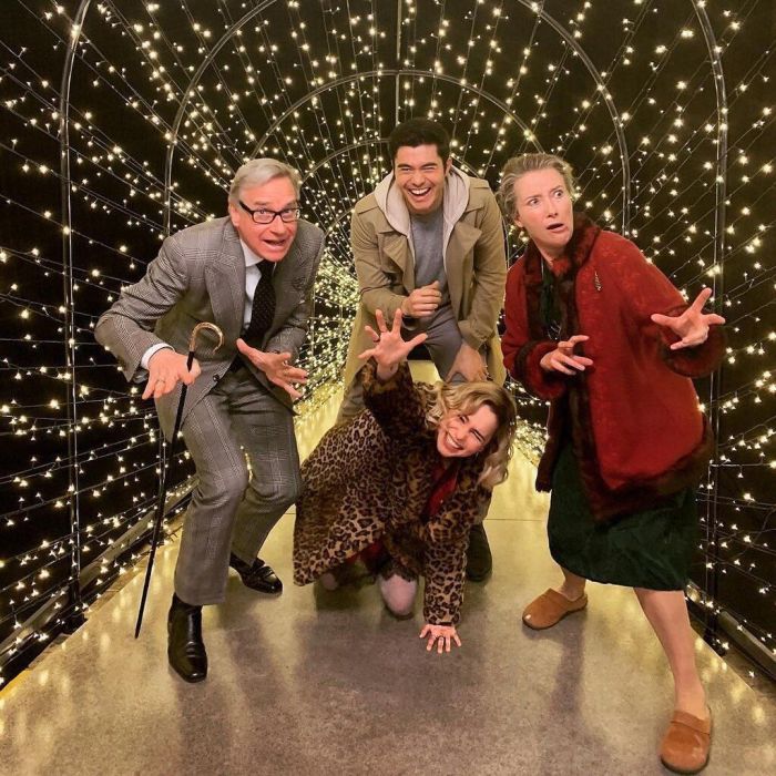 Έχει ένα μυστήριο ανατροπής που θα κάνει την ταινία ακόμη καλύτερη από όλες τις υπόλοιπες Χριστουγεννιάτικες ταινίες.