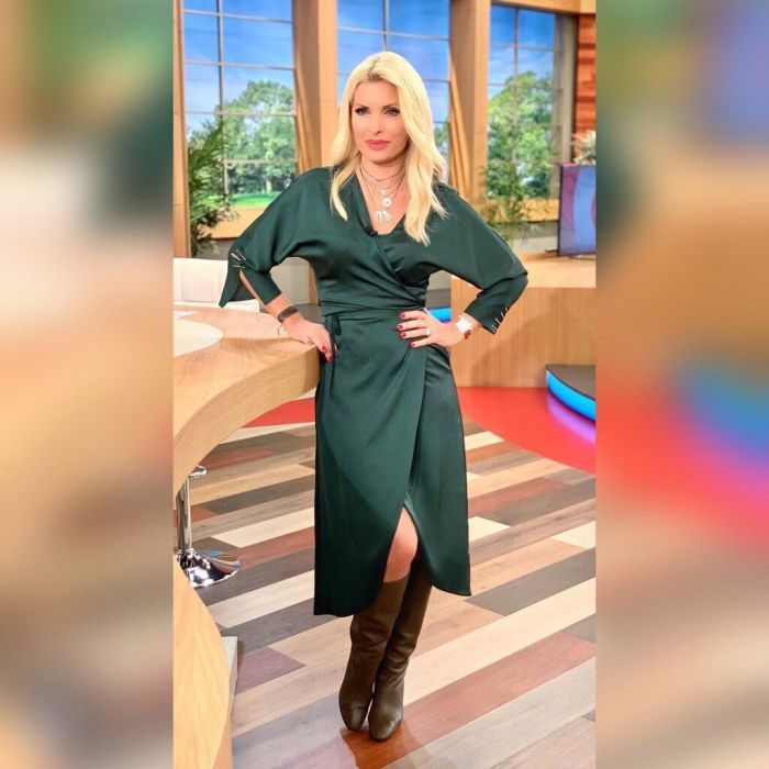 Με φόρεμα Access Fashion