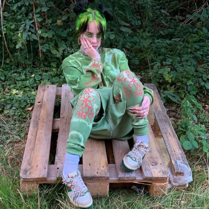 «Τα παιδιά της Billie Eilish», έγραψε η τραγουδίστρια στη λεζάντα του βίντεο. 