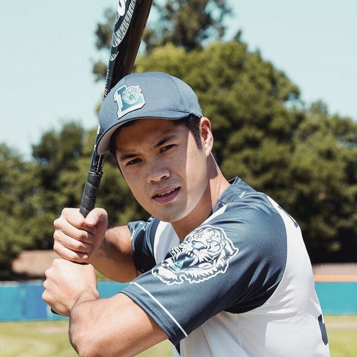 7.	Ο Dylan Minnette (Clay Jensen) δεν είχε διαβάσει το βιβλίο πριν αρχίσει τα γυρίσματα της σειράς και, απ’ όσο γνωρίζουμε, δεν το έχει κάνει μέχρι σήμερα.