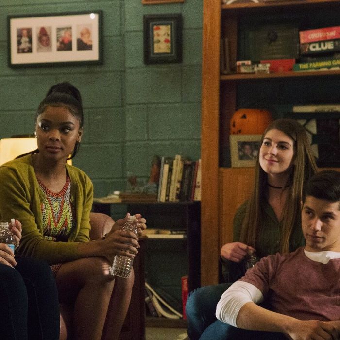 10.	Επειδή πολλές σκηνές ήταν πολύ φορτισμένες συναισθηματικά, η παραγωγή έφερνε στο σετ σκύλους θεραπείας για να νιώσουν καλύτερα οι ηθοποιοί. Ο Minnette, μάλιστα, έχει πει ότι σε μία σκηνή υπήρχε ένα κουτάβι ανά μία ώρα. 