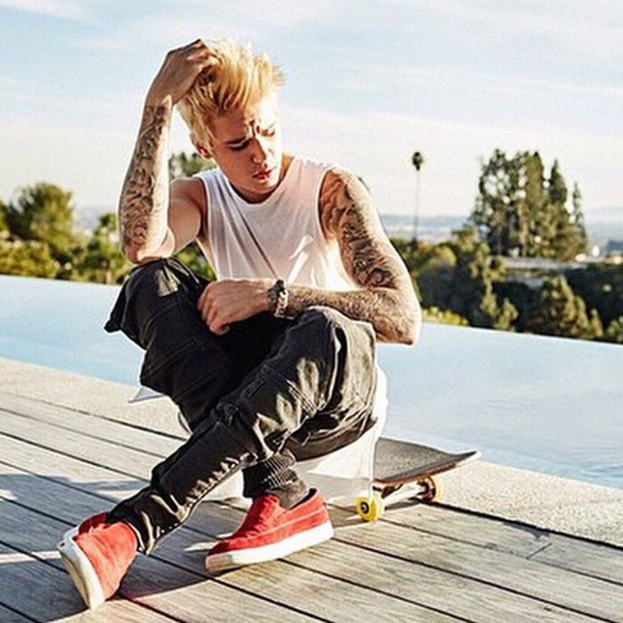 Εμάς δεν μας άρεσε και τόσο πολύ. Όχι ότι τα ροζ μαλλιά είναι καλύτερα...