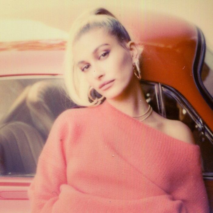 Μάλλον δεν είναι ακόμη η ώρα της Hailey και του Bieber να γίνουν γονείς και ο λόγος της «φουσκωμένης» κοιλιάς της είναι άλλος.