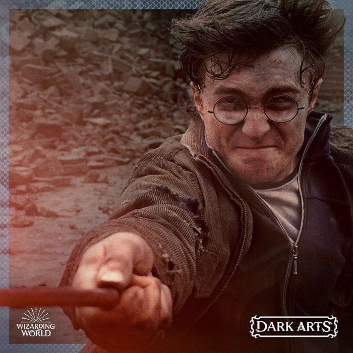 Η J. K. Rowling, πριν δημοσιεύσει το βιβλίο που επρόκειτο να την κάνει μία από τις πιο επιτυχημένες γυναίκες στον κόσμο, διαγνώστηκε με κλινική κατάθλιψη. Ήταν μία περίοδος κατά την οποία είχε χάσει τη μητέρα της, είχε διαλυθεί ο γάμος της κι ήταν μία μητ