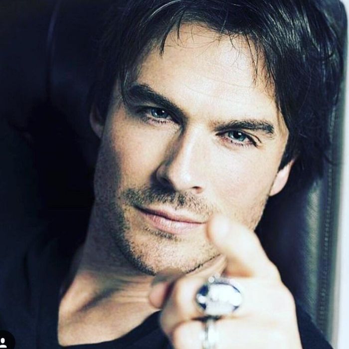 Ο αδερφός του ήταν επτά χρόνια μεγαλύτερός του και κατά κάποιο τρόπο ήθελε να τον μιμηθεί. Πώς; Όταν εκείνος έφερνε κάποια κοπέλα στο σπίτι, ο Ian προσπαθούσε να ρίξει κλεφτές ματιές για να δει τι κάνει ο αδερφός του που θα μπορούσε να κάνει και ο ίδιος.