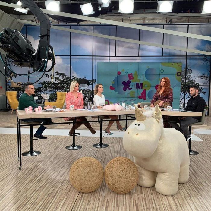 Το σημερινό φόρεμα έδινε έμφαση στο ντεκολτέ