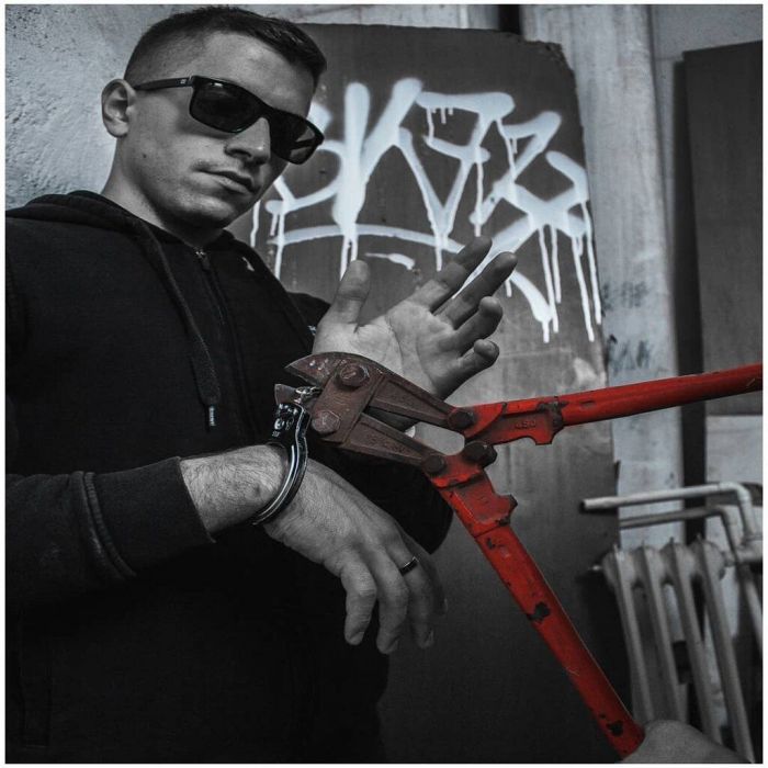 Δεν φαντάζεσαι με ποιον ραπάρει ο «VLOSPA»  στο νέο του track φτάνοντας Νο2 στις τάσεις του YouTube