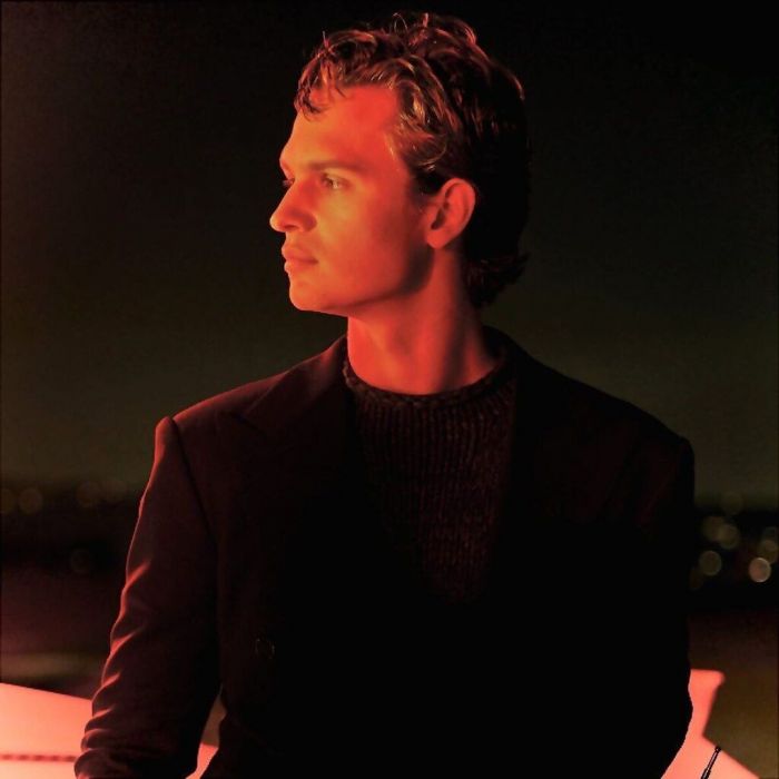 Ο ANSEL ELGORT έχει τα γενέθλιά του στις 14 Μαρτίου.