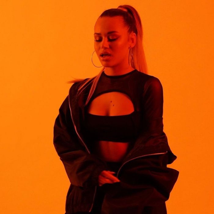 Γνώρισε την 22χρονη Kiara Nelson μέσα από το ολοκαίνουριο track «Adore You»