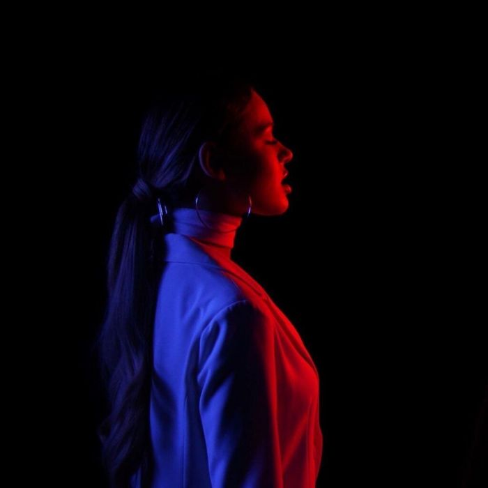 Γνώρισε την 22χρονη Kiara Nelson μέσα από το ολοκαίνουριο track «Adore You»