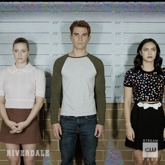 Ενώ όλη η συμμορία προσπαθεί να καταλάβει τι συμβαίνει στο Stonewall, ξέρουμε ότι όλα κατευθύνονται από την  Donna.