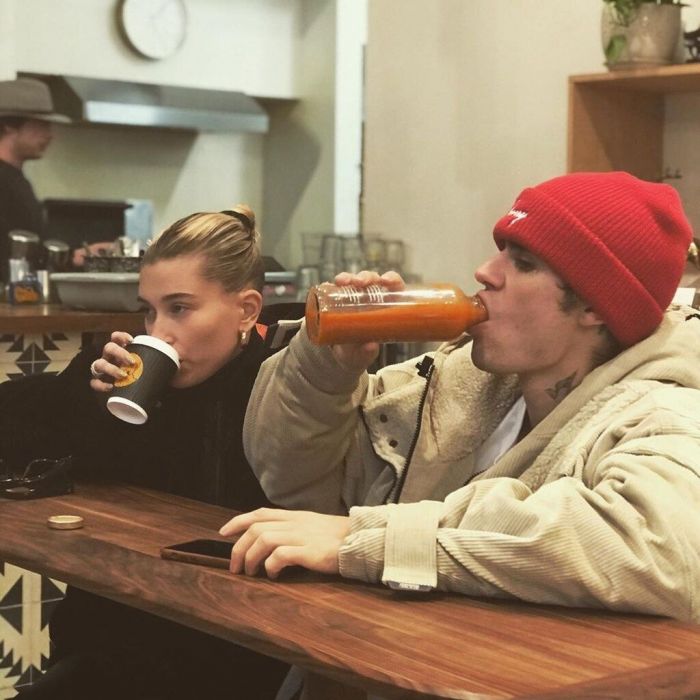 Καθοριστικός παράγοντας για την γνωριμία τους και κοινός παρονομαστής λοιπόν ήταν αυτό. 
Χαρακτηριστικά ανέφερε ότι ο πατέρας της Hailey τους σύστησε λέγοντας «Έλα να σου γνωρίσω τον Justin και την μαμά του. Έχουν ίδιες πεποιθήσεις και πιστεύουμε τα ίδια