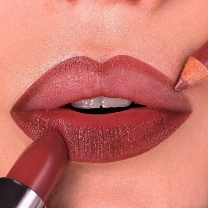 Πώς θα βάζεις μολύβι χειλιών σαν επαγγελματίας