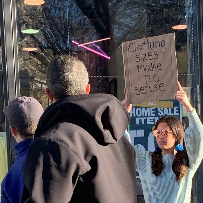 Τα νούμερα των ρούχων δεν έχουν καμία λογική. 