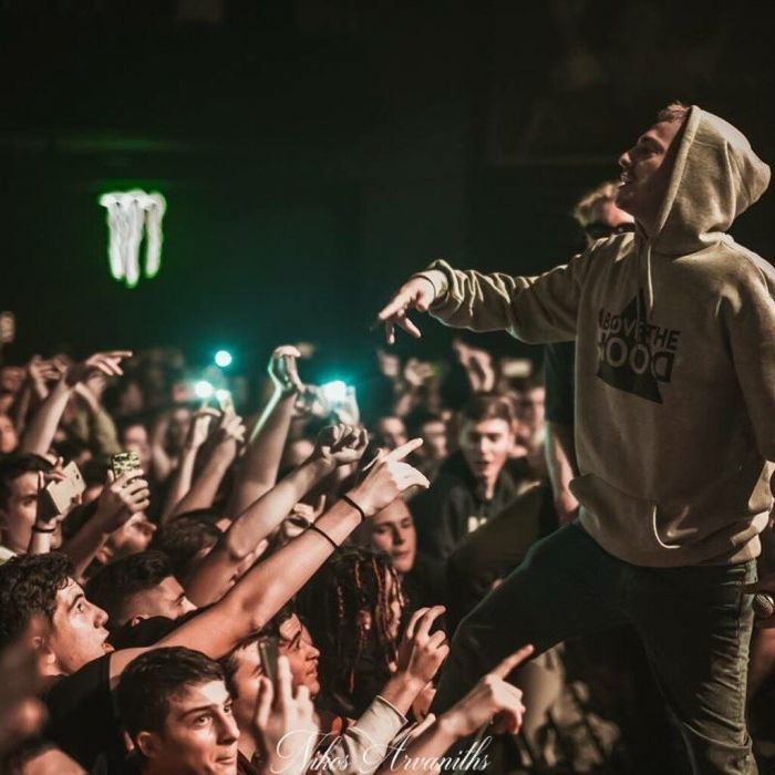 «LONG3»: Ο τραγουδιστής των Above The Hood «ρίχνει» το YouTube με το νέο «Ξέρω Τι Θέλω»