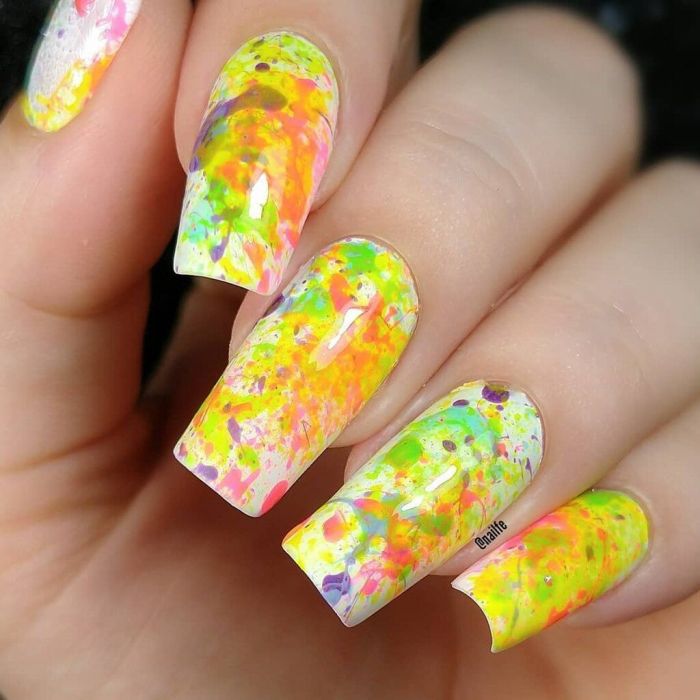 Κίτρινα νύχια: τα ωραιότερα σχέδια για το ανοιξιάτικο μανικιούρ σου