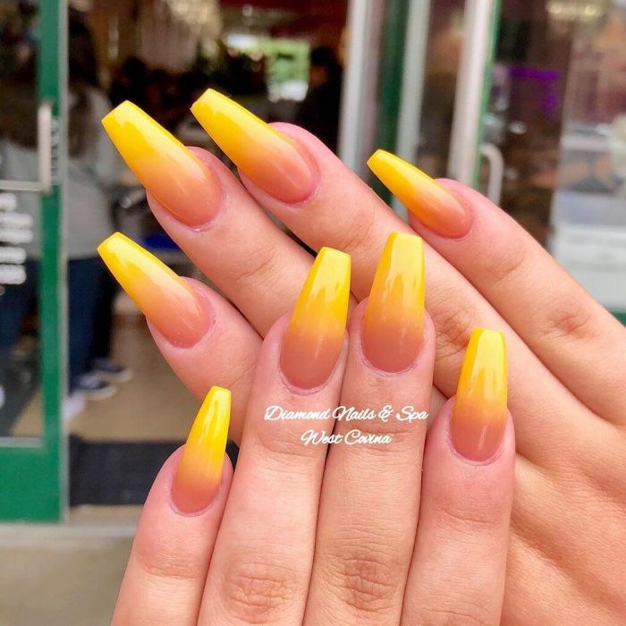 Κίτρινα νύχια: τα ωραιότερα σχέδια για το ανοιξιάτικο μανικιούρ σου