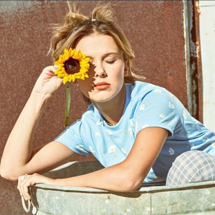  Η Millie Bobby Brown χορεύει Miley Cyrus και ρίχνει το Instagram 