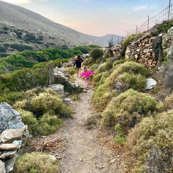 Ελένη Μενεγάκη: Το συγκινητικό φωτογραφικό άλμπουμ με τις κόρες της (photos)