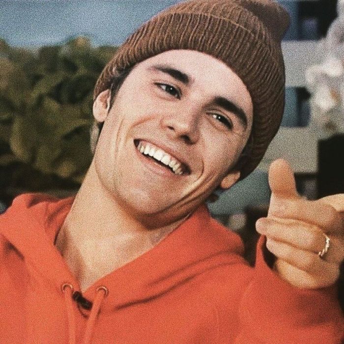 «Δουλεύουμε πάνω σε κάτι αρκετά ιδιαίτερο αυτή τη στιγμή. Να είστε έτοιμοι.» 