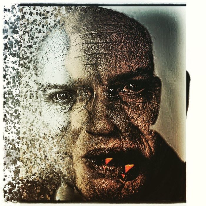 Ιδού οι δύο φωτογραφίες που ανέβασε αυτήν τη φορά για τον Capone.