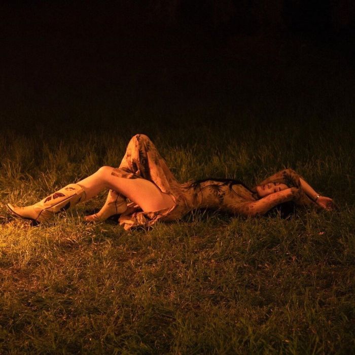 Η αδερφή της Miley Cyrus μόλις ανακοίνωσε το νέο της EP και εμείς ουρλιάζουμε 