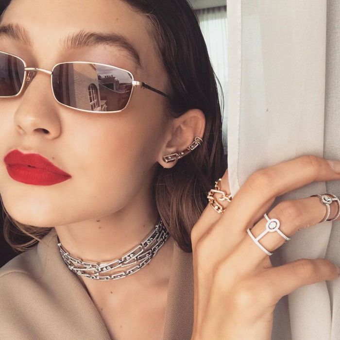 H Gigi Hadid ανεβάζει τις πιο ωραίες selfies, όπως αυτή που βλέπεις.