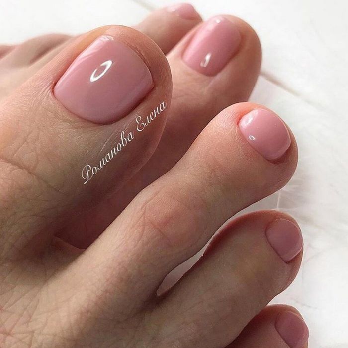 @pedicure_nmr Ακροβατεί ανάμεσα στο ροζ και το nude και είναι απλά τέλειο.