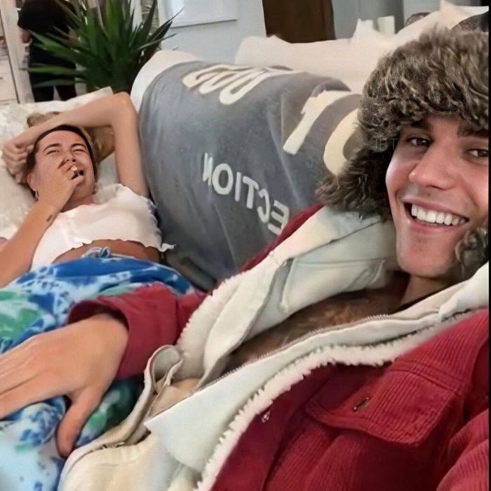 Καθώς έπαιζαν Jenga ο Justin και η Hailey αποκάλυψαν αυτό που δεν περιμέναμε.