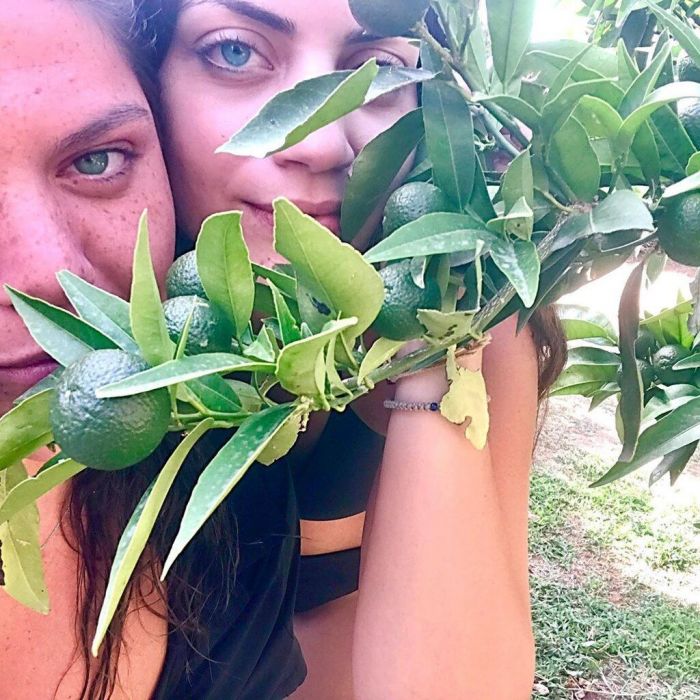 Ιδού η φωτογραφία με τη φίλη της.