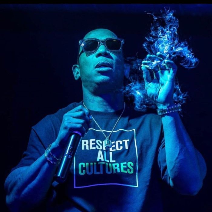 Ο ράπερ Ja Rule με το video του γίνεται viral και διαφημίζει... σουβλάκια!