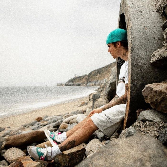 Τον ίδιο μήνα που ο Justin είχε συλληφθεί για πρώτη φορά, η Ariana είχε μιλήσει στο κόκκινο χαλί των Grammys για τον Bieber.