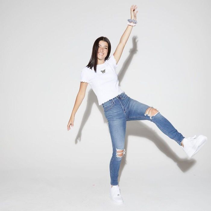 Charli D'Amelio: Τι έπαθε η διάσημη Tik- Toker και γιατί χειρουργήθηκε; 