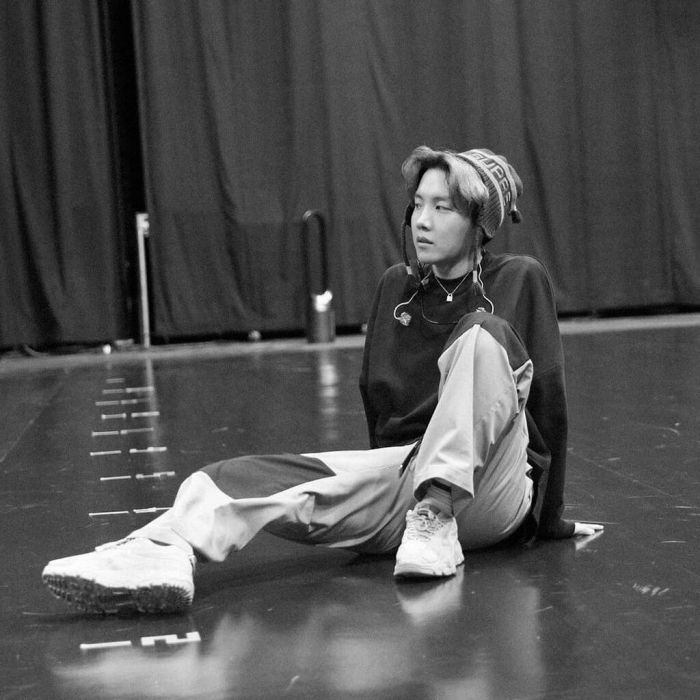 Ετοιμάσου! Oι BTS βγάζουν νέο single και έχουμε όσα πρέπει να ξέρεις