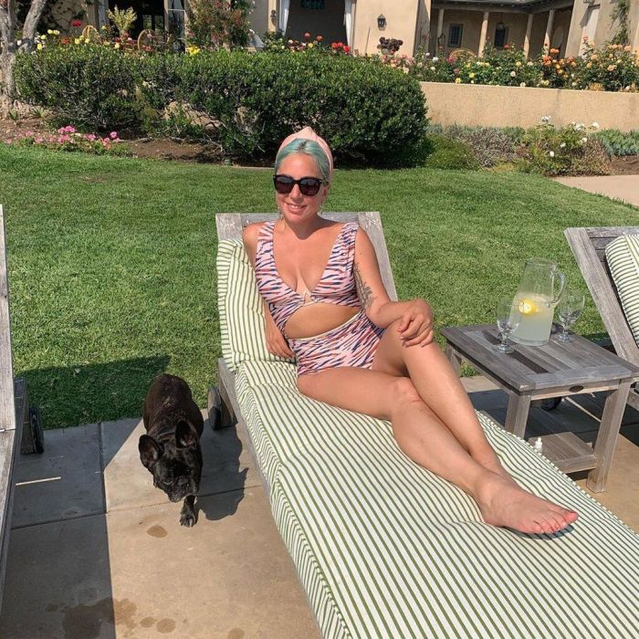 Η Lady Gaga ποζάρει με μαγιό και το σώμα της είναι πιο υγιές από ποτέ