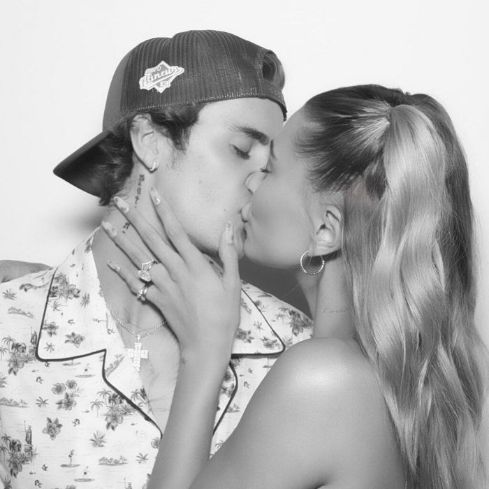 Ο τραγουδιστής ανέβασε αυτήν τη φωτογραφία με το caption: Δική μου.