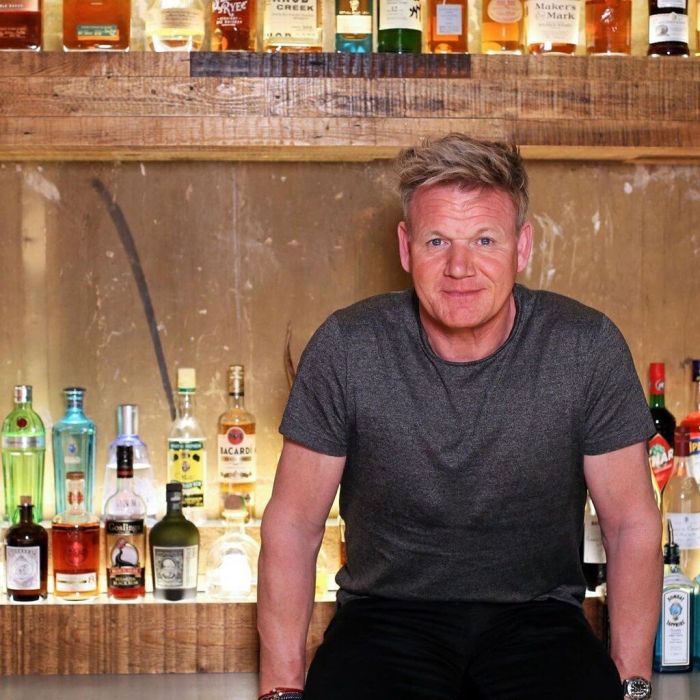 Θα λιώσεις με την αντίδραση διάσημου σεφ σε μαγειρικά videos του Tik-Tok