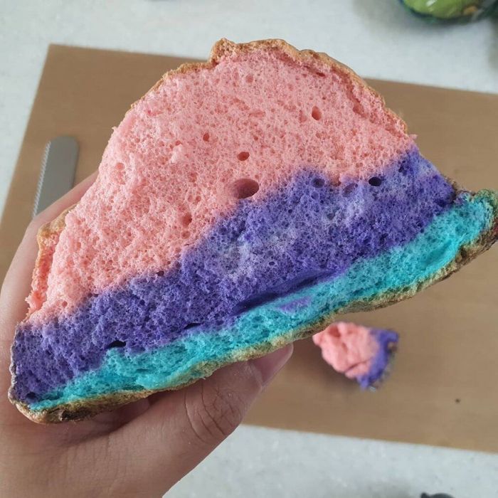 Τι είναι επιτέλους αυτό το cloud bread, το ψωμί που κάνει πανικό στο Tik Tok