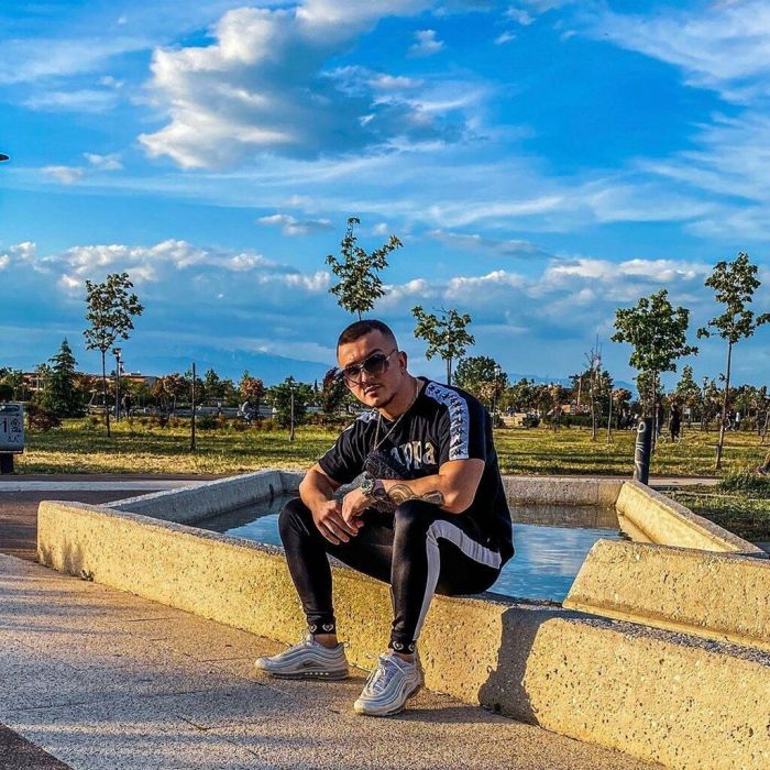 ΕΠΙΘΕ: Έβγαλε νέο track και μπήκε στις τάσεις του YouTube