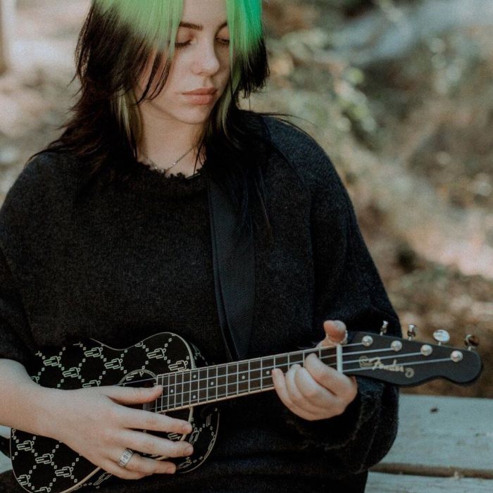 Billie Eilish: Μπορείς να μάθεις τα πάντα για τη ζωή της με ένα μόνο «κλικ»
